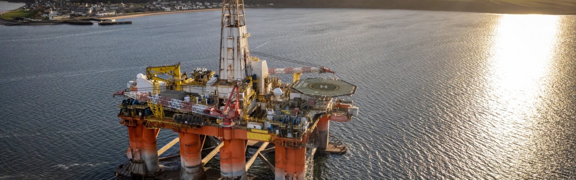 sunset oil drilling rig platform 2022 11 17 14 02 26 utc
